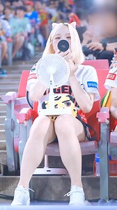 3.3M views · 10K reactions | ‍♂️‍♂️殺殺มาเต้นกันคะ #dance #เต้น #สาวสวย #girlsdance #สาวสวย #น่ารัก #beautifulgirls | Girls dance | Facebook