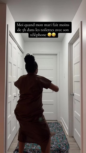 😭 Si je ne le chasse pas de la, jamais il ne va sortir… Pour une fois il est sorti seul #congolaise🇨🇩 #camerountiktok🇨🇲 #danse #africa #couple