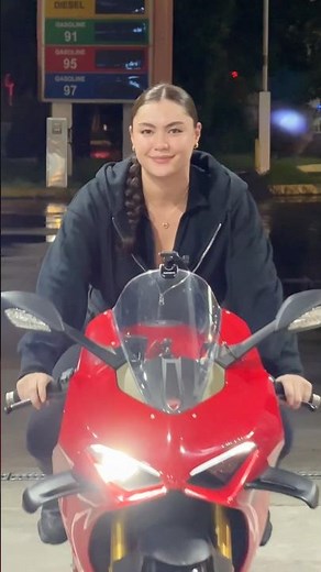 Panigale V4S or Ninja H2? Which would you choose? ❤️🤔 #motoBhay #superbike #H2 #Panigalev4s