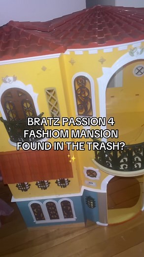 Bratz Passion for Fashion Mansion Discovery in Trash