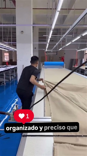Cómo se hacen los tendidos y el corte de telas a gran escala #ConfecciónIndustrial #cortedetelas