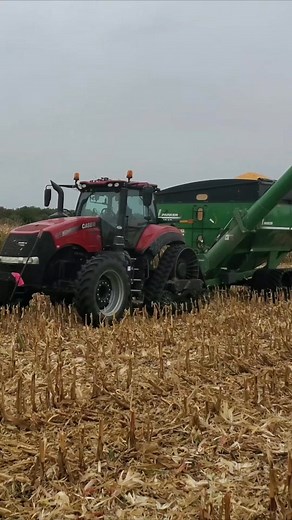 Case-IH Magnum Rowtrac #farm #farmphotography #farmphotos #corn #america #field #agriculture #harvest #drone #4you #viral #tractor #michiganfarmphotos #dronephotography #caseih | Michigan Farm Photos