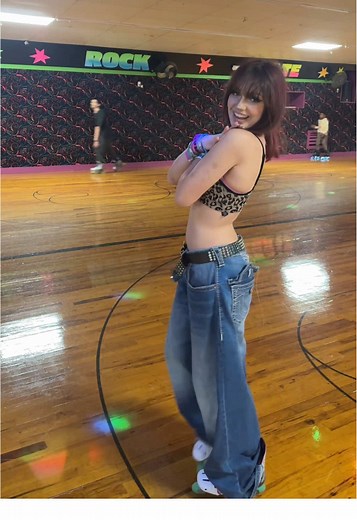 @ stateside ( inline version ) 📸./ @Ab1ga1l™® #skaters #Skateboarding #texasrinkrats #rollerskating #skate ft. @htx.emleeewee