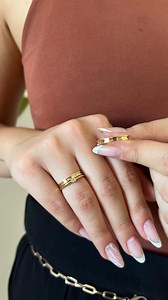 93K views · 1.6K reactions | E aí, qual a sua numeração?  Peça agora o nosso catálogo virtual pelo WhatsApp: (11) 983281451  Ou compre direto no site: www.silverjoias.com.br #medidadodedo #flyp #fpryou #postnovo #medindoodedo | Alianças Silver Jóias | Facebook