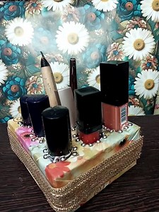 Makeup box made with waste meterial  anytime crafting朗 #crafts #crafting #craftsmanship #diycrafts #diy #latest #latestfashion | Mind Blowing | Facebook