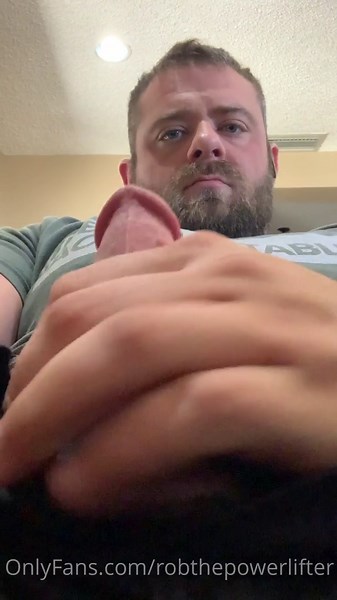 Watching porn at my desk by robthepowerlifter from OnlyFans | Coomer