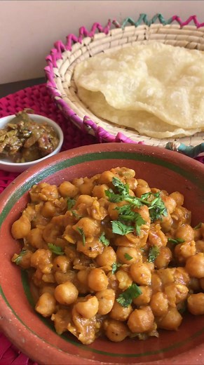 4.6K views · 77 reactions | Make dhaba-style sehri at home with this simple chana curry recipe by Rida Rahim and the softest puri parathas in Eva Canola oil!  #halwapuri #puriparatha #sehriideas #sehri #easyramadanrecipes #ramadanrecipes #evacookingoil | Eva Cooking Oil | Facebook