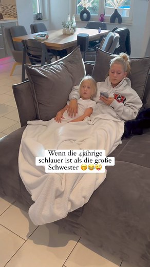 3.3M views · 39K reactions | Ich schwöre … sie sind beide von den gleichen Eltern 來#heuwinkels #emma #leo #geschwister #liebe #teenager #blond #familiencomedy #familienleben #humor #lachen #lol #unterhaltung #comedy #lustigevideos #familie #fair #real # # # | Sven Heuwinkel | Facebook