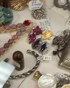 Booth FSB. #ShopSmallVirginia #InteriorDesign #HomeDecour #ChesterfieldVirginia #MidlothianVirginia #Vintage #Antique | Buckingham Antique Mall