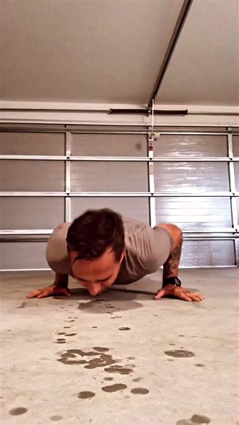 Crocodiles 🐊 of ZUU. Doesn’t take long for this exercise to drain that tank. Add kicksits to the mix and I’m all in 👊🏾🔥#zuufitness | The ZUU