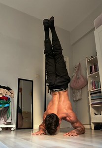 Combo de flexiones de pino — reto calistenia avanzado