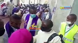 Des faux prêtres interpellées aux obsèques du cardinal MOSENGO. | Fatshi Beton Leonard Kasanda Wetu Officiel TV,Initiateur
