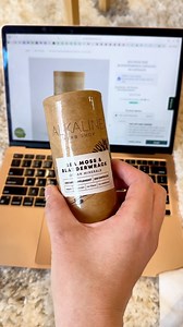 Benefits of Sea Moss & Bladderwrack: ‌ - Sea moss and bladderwrack are both rich sources of nutrients and minerals, including iodine, potassium, calcium, magnesium, and iron. ‌ - Both sea moss and bladderwrack are known for their high content of essential vitamins, such as vitamin C, vitamin E, and vitamin K. ‌ - Sea moss and bladderwrack have been traditionally used for their potential benefits in supporting thyroid health and promoting a healthy metabolism. ‌ - These seaweeds are believed to h