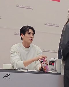 Cre: hi stranger | Kim Woo Bin Vietsub Fanpage - Dinosaurteam