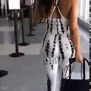 Candid booty jiggle