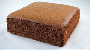 Chocolate Chiffon Cake How to make a Chocolate Chiffon Cake that melts in your mouth and does not shrink even when it's cooled down. Here's what you'll need: 1/2 cup hot oil (125ml) 3/4 cup pure cocoa powder (65g) 1/2 cup sugar (100g) 3/4 cup milk (190ml) 2 tsp vanilla (10ml) 8 egg yolks 1 and 3/4 cup cake flour(175g) 1 tbsp baking powder (10g) 1 tsp salt (5g) 8 egg whites 2 tsp of lemon juice 3/4 cup sugar (150g) | Savor Easy