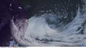Cyclone Alfred Stalls off Australia’s East Coast