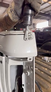 Quick & easy bed side swap. Tito getting it done 💪 (via slv_car_refinisher/IG) | Elite Body Shops