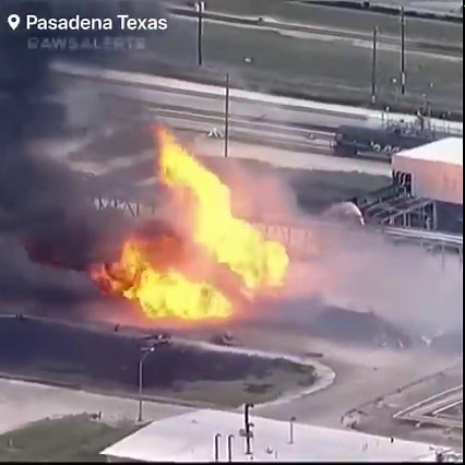 12K views · 102 reactions | #Texas #BREAKING: Massive explosion at the Ineos Phenol chemicals plant #Pasadena |#BreakingNews Currently Numerous hazmat response teams and other emergency personnels are responding to a extremely massive explosion and fire at a Ineos Phenol chemicals plant in Pasadena Texas one… Show more | Christina Aguayo News | Facebook