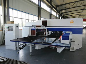 Metal Sheet Punching Machine/Steel Plate Turret Punching Machine