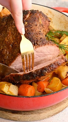 Ready for the perfect Sunday dinner? My Pork Roast recipe is just what you need! It’s tender and juicy inside with a crispy crust that everyone loves. It’s the kind of meal that brings the family together and makes weekends feel special. Want to try it out? Just find the recipe in my bio or on my blog – a quick Google search for “lowcarbspark Sunday pork roast” will get you there. Here’s to amazing Sunday meals! #PorkRoast #FamilyDinner #SundayCooking #LowCarbRecipe #KetoFriendly #homemade #Cook