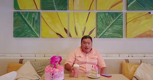 ¿Conoces Banana & Company? 🍌 Te invito a visitarlos y conocer sus promociones que tienen toda la semana: • Lunes y sábado *2x1 en malteadas • Martes *2x1 en chilaquiles • martes y domingo *pastel Malteada $149 Y muchas promociones más que te aseguro, Te encantarán 😏 ¡Puedes encargar tu pastel decorado para ese momento especial! 🙌🏼 El cumpleañero desayuna gratis acompañado de 2 personas 🥳 ¡Si mencionas que viste el video en un cozumeleño feliz obtendrás el 10% de descuento! 🤓 Visita su pági