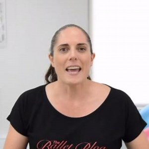 Far too many talented hypermobile dancers struggle with recurrent injury in their teens, because their training wasn't tailored correctly when they were young. 👩‍🏫 Celebrating the ease of mobility in Hypermobile youngsters is far too easy, as they will often do very well initially. However, if their training is focussed on what they can do, rather than what they really need, this can be detrimental to their long-term progress. 👩‍🏫 Make sure to identify which young dancers have increased leve