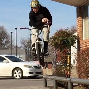 Dravin Groove ・・・ Lil’ booshka  #bmx #hoffmanteam #yktv #bruce #ridingistight | Hoffman Bikes | Facebook