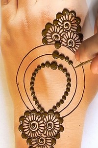 21K views · 435 reactions | New easy back hand mehndi design #Art #flower #beautiful Title: Guitars Over Easy Artist: Lance Taber Link: https://business.facebook.com/sound/collection/?sound_collection_tab=sound_tracks&asset_id=641600257856431&reference=artist_attr | Mehndi World | Facebook