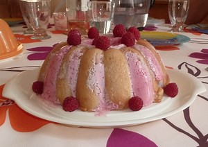 Charlotte aux fruits rouges pour 6 personnes - Recettes - Elle à Table