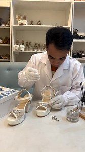 Discover the joy of wearing shoes that are truly one-of-a-kind. Our handcrafted shoes are crafted with passion, precision, and attention to detail, ensuring that every pair is a unique reflection of the artisan's skill and craftsmanship. 💕 | KARA Zapatos