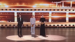 Wang Yibo, together with Jackie Chan and Zhang Ziyi pay tribute to 120 years of Chinese cinema~ ACTOR YIBO AT HUABIAO #WangYibo_HuabiaoAwards2025 #王一博提名华表奖优秀男演员 #第二十届中国电影华表奖 📽️ @中国银幕 250427 | Huabiao Awards | Weibo #王一博平安喜乐 #青年演员王一博 #正能量艺人王一博 #王一博 #WangYibo王一博 #WangYibo #왕이보 #ワンイーボー #ВанИбо #VươngNhấtBác #หวังอี้ป๋อ #fypシ #fypシ゚ | 𝐖𝐀𝐍𝐆 𝐘𝐈𝐁𝐎 王一博