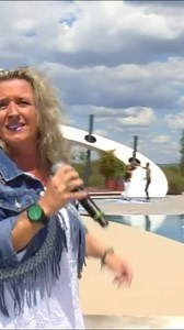 35K views · 1.2K reactions | Daniela Alfinito bringt uns mit diesem Hit zum Tanzen!  Schlager jetzt live! schlagertotal.com | Schlager Total | Facebook