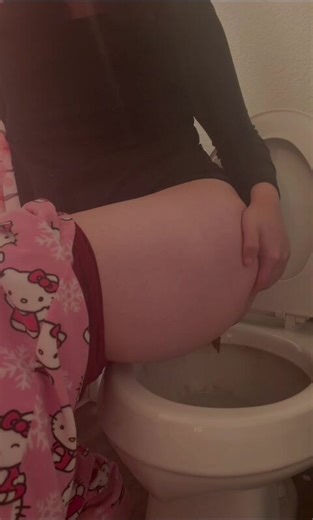 Diarrhea as she shits on her side