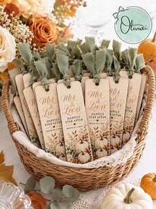 Personalized Fall Wedding Bookmark Favor, Custom Name Gift for Wedding Guests, Autumn Keepsake for Book Lovers and Readers - Etsy
