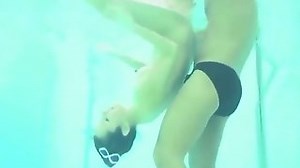 Asian girl upside down underwater - Anyxxx.Me