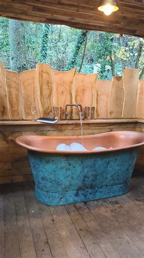 Oh to be in a bubble bath, on the deck of a treehouse, drinking wine and reading amongst the treetops. If this sounds like a bit of you, there are still some midweek stays available for Fuggle Treehouse over Spring and Summer. Book your date with this magical bathtub: canopyandstars.co.uk/fuggletreehouse | Canopy and Stars