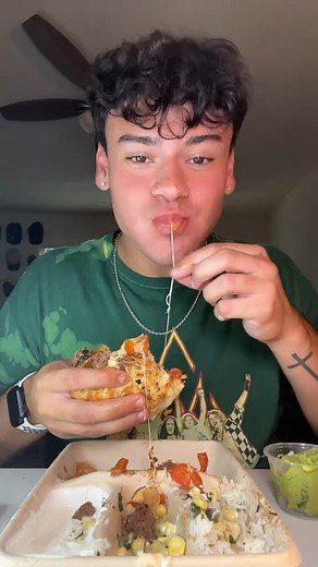 Chipotle Quesadilla Mukbang #chipotle #chipotlequesadilla #chipotlemukbang #quesadilla #quesoandguac #chips #mukbang #asmr #fyp | Dylaneatss