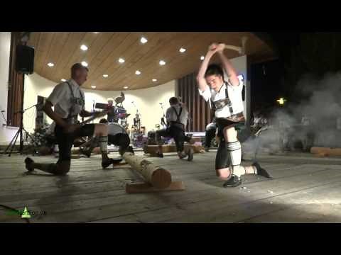 Schuhplattler-Tanz "Holzhacker" im Gebirge und Bayerwald sehr beliebt