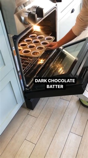 mummy 👻 dark chocolate cupcakes! 🧁 spooky, cute (v important) and super easy to do. edible eyeballs 👀 are placed them on top and then pipe on strips of the mummy “gauze” recipe link in the comments🎃 #baking #cupcakes #dessert #Halloween #recipe #recipeoftheday #recipeideas | A Cozy Kitchen