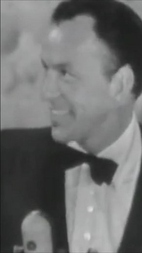 Frank Sinatra received an Oscar for Best Supporting Actor for his role in ‘From Here To Eternity’ 🏆