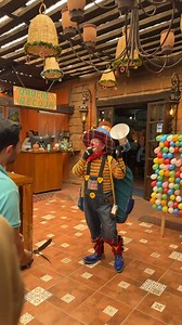 🎉 EN VIVO DESDE LOMA BONITA 🎉 Hoy celebramos 20 años de historia, sabor y tradición en Barbacoa de Hoyo Don Lole. Dinámicas, música, show, pastel y muchas sorpresas más… todo acompañado de lo que nos trajo hasta aquí: nuestra barbacoa tradicional, la de siempre. Conéctate, celebra con nosotros y sé parte de este momento que ya es historia. Porque 20 años no se cumplen todos los días. 🥩🔥 | Barbacoa De Hoyo Don Lole