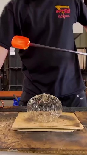 USA Glass Blowing Art: Molten Glass Techniques & Studio Highlights