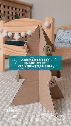 Another fun Christmas enrichment activity for your small pets. This 3D Cardboard Christmas Tree is super easy to make and perfect for decorating with our Selective Natural Loops. • Take a piece of cardboard and cut out two tree shapes • Make a cut from the bottom to the middle on the one piece and from the top to the middle on the other, so they can interlock • Make small v-shaped cuts on the tree tips so you can hang your selective natural loops • And enjoy! 🎄 Always remember that treats for y