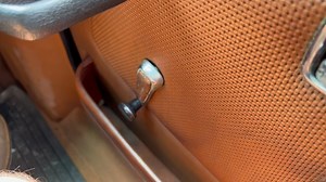 Ahh… the simplicity of manual windows! | #1979my #mercedesbenz #200 #green #w123 #mercedesbenzmalaysia #alexlovesmac #filming | alexlovesmac