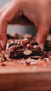 Sometimes a tiny pinch of salt can make a huge difference to your dish! The @labaleineusa Grey Sea Salt has such an interesting flavor and added the perfect punch you need in this dark chocolate bark filled with nuts. Have you ever used grey sea salt from Guérande? This is my first time and I absolutely loved it. It is actually grey and all-natural! This sea salt is naturally grey and rich in mineral salts as a result of the clay on the bottom of the ponds from which it is harvested since the Ir