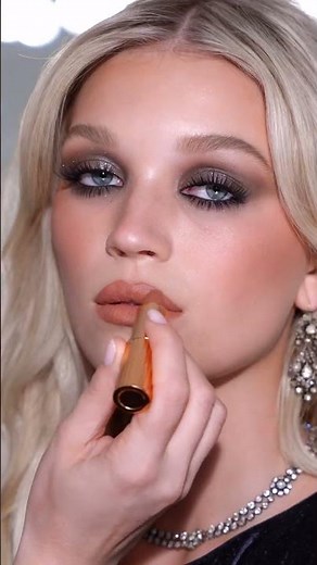 EXCLUSIVE! ⭐️ Kate Moss' favourite nude lip looks with Sofia Tilbury! 💄 Which is your favourite?
