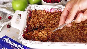 42K views · 336 reactions | RECIPE HERE: https://therecipecritic.com/cranberry-apple-crisp/ #Ad This Cranberry Apple Crisp has a sweet and tart fruit flavoring with a soft, buttery oat crumble on top for the perfect combination. This is a sweet and savory dessert that will be a family favorite during the holidays and thanks to Reynolds Wrap Non-Stick Foil, cleanup is really easy! #ReynoldsPartner Reynolds Brands | The Recipe Critic | Facebook