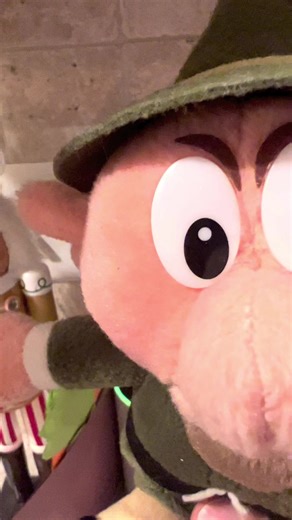 A DENTIST? Poor Hermie! #mrsocksworldofrock #HolidayMagic #rudolphtherednosedreindeer #hermiethedentist | SIxx Seconds to Mars-Mötley Crüe Tribute Band