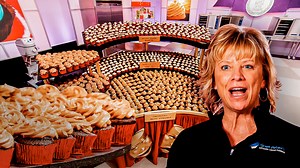 146K views · 3.7K reactions | Una fuerte competidora arrasa en la competencia con mil cupcakes alusivos al arte y el espectáculo #CupcakeWars | Food Network Latinoamérica | Facebook